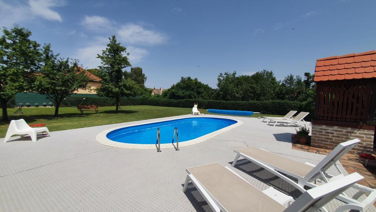 Villa Mons Aureus Popovac Dış mekan fotoğraf